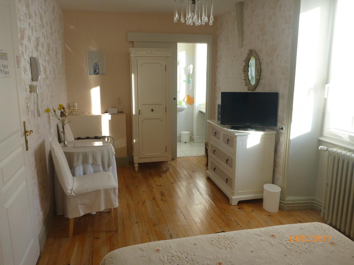 Logis Hotel Les Tilleuls Saint-Cirgues-de-Jordanne Экстерьер фото